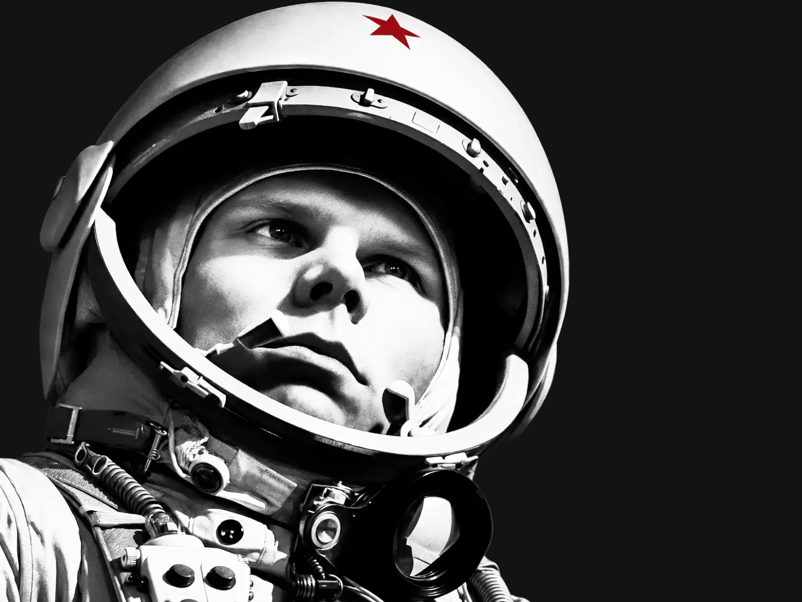 Юрий Гагарин в скафандре перед первым полётом
